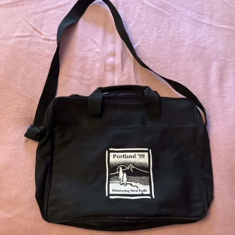 Leeds Messenger bag 1999 Portland Trails Oregon excellent condition